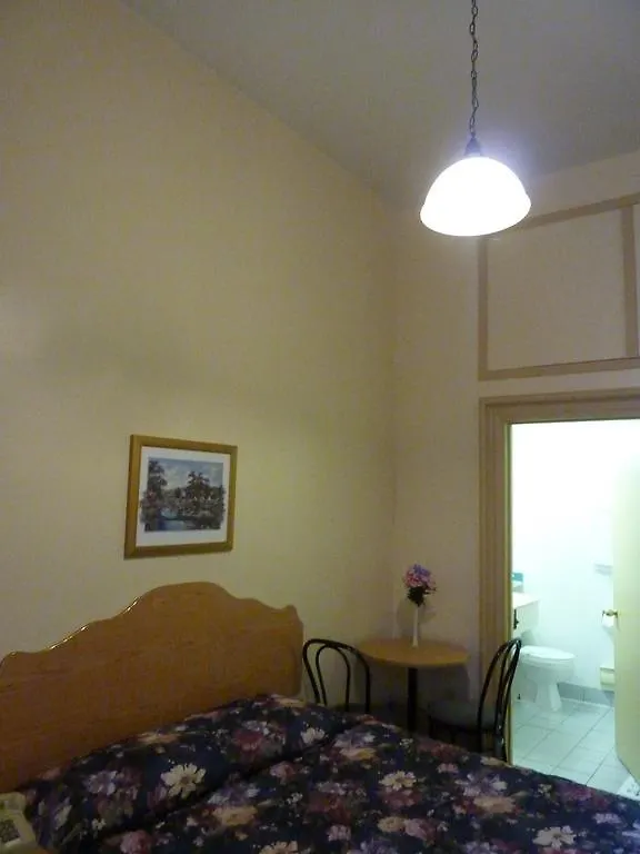 Econohotel Montreal Hotel