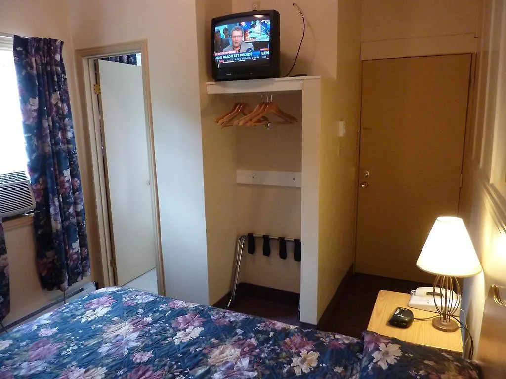 ** Hotel Econohotel Montreal Canada