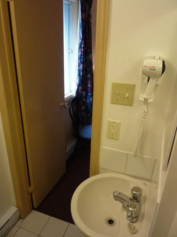 Econohotel Montreal