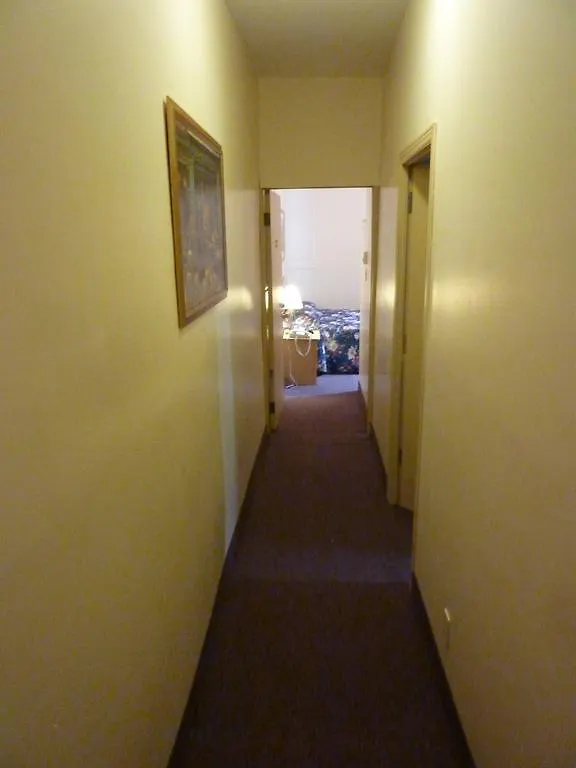 Econohotel Montreal 2*,